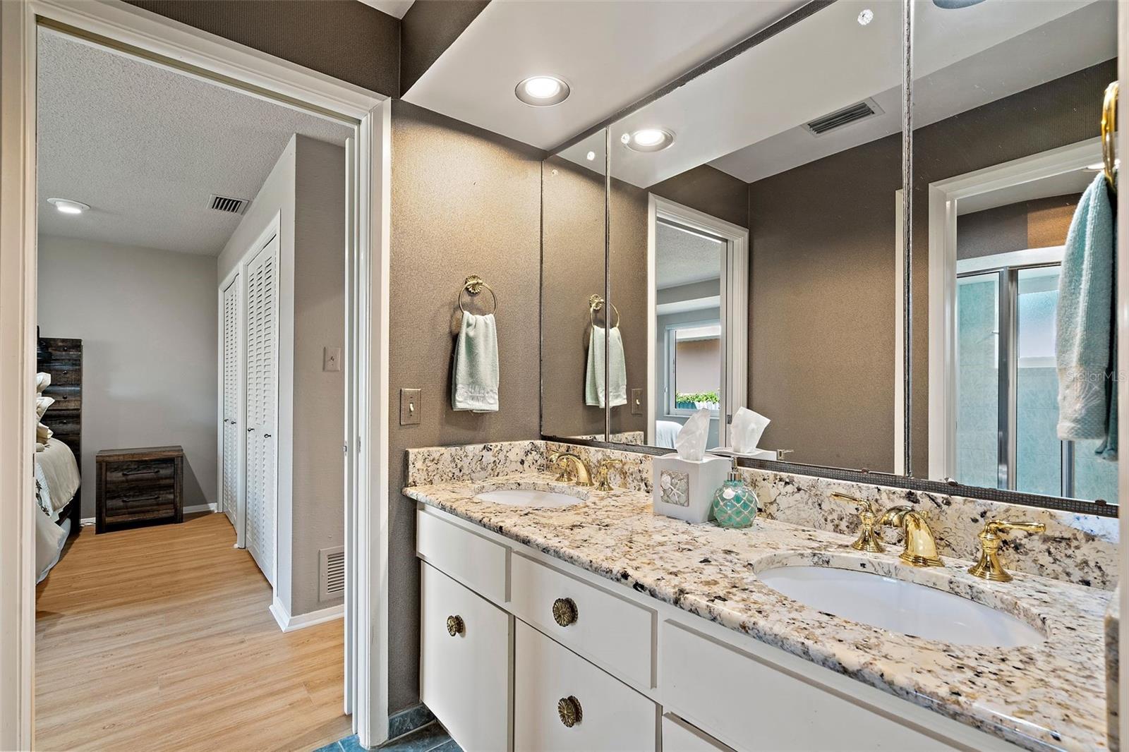 2121 E VINA DEL MAR BLVD