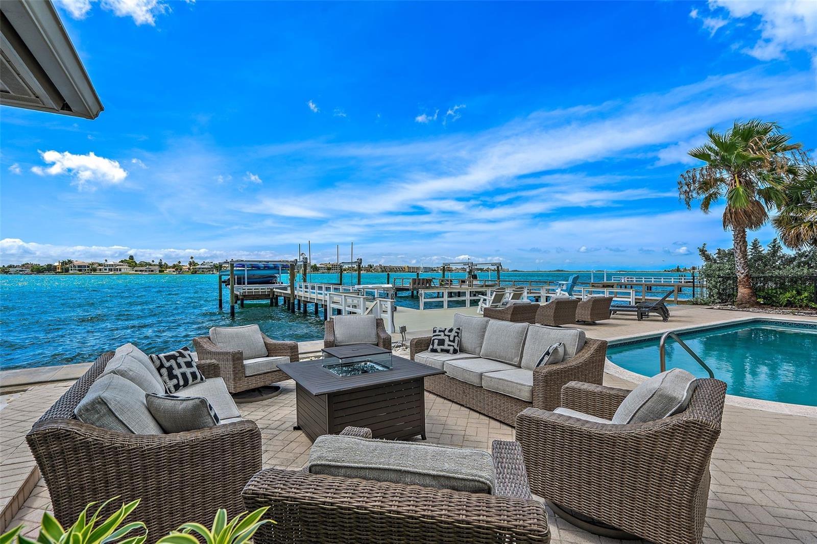 2121 E VINA DEL MAR BLVD