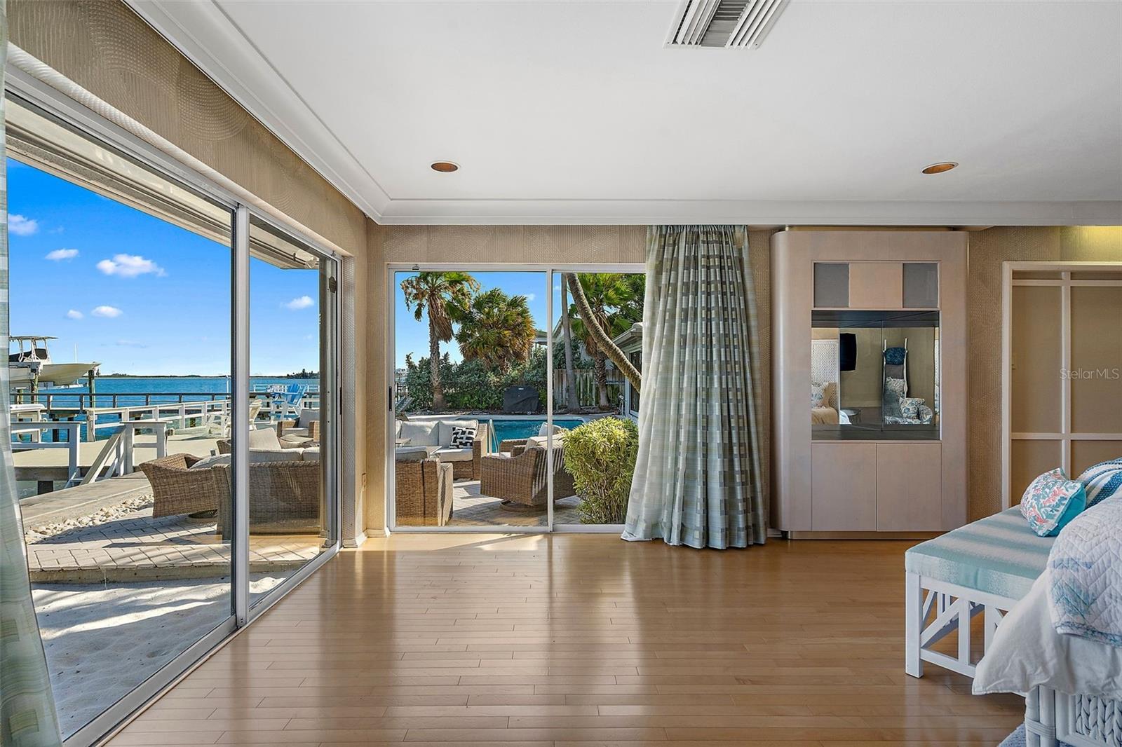 2121 E VINA DEL MAR BLVD