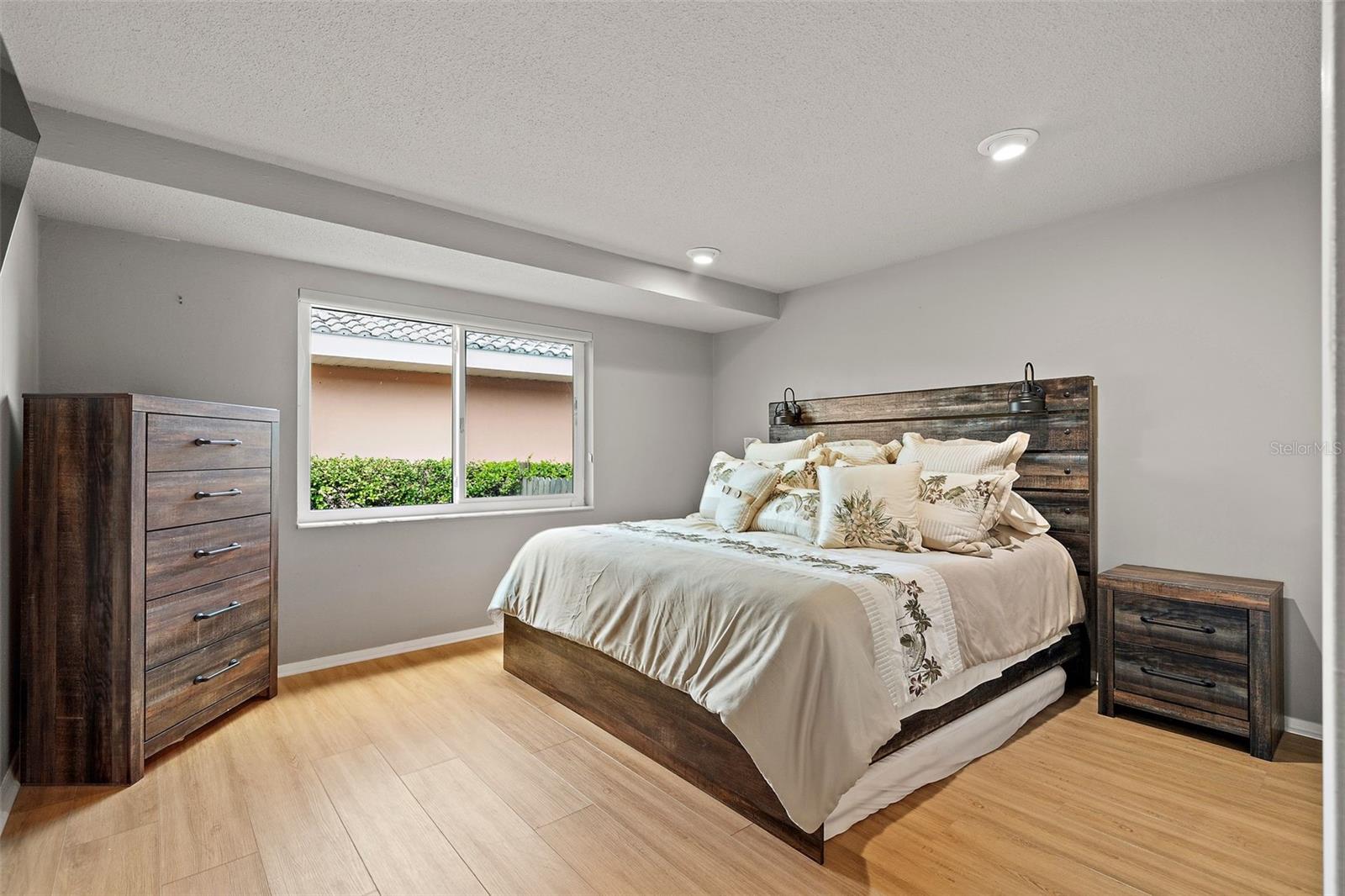 2121 E VINA DEL MAR BLVD