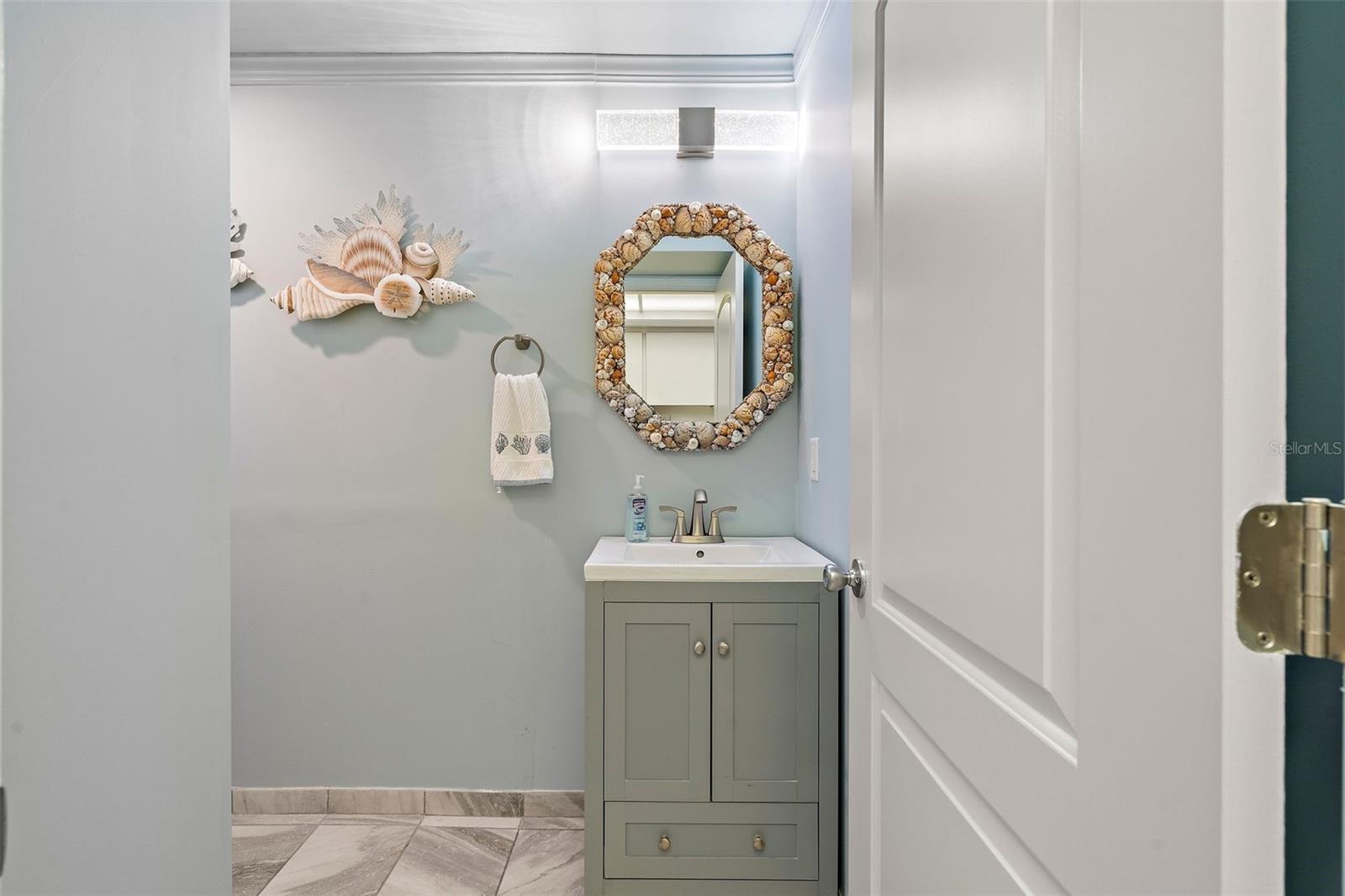 2121 E VINA DEL MAR BLVD