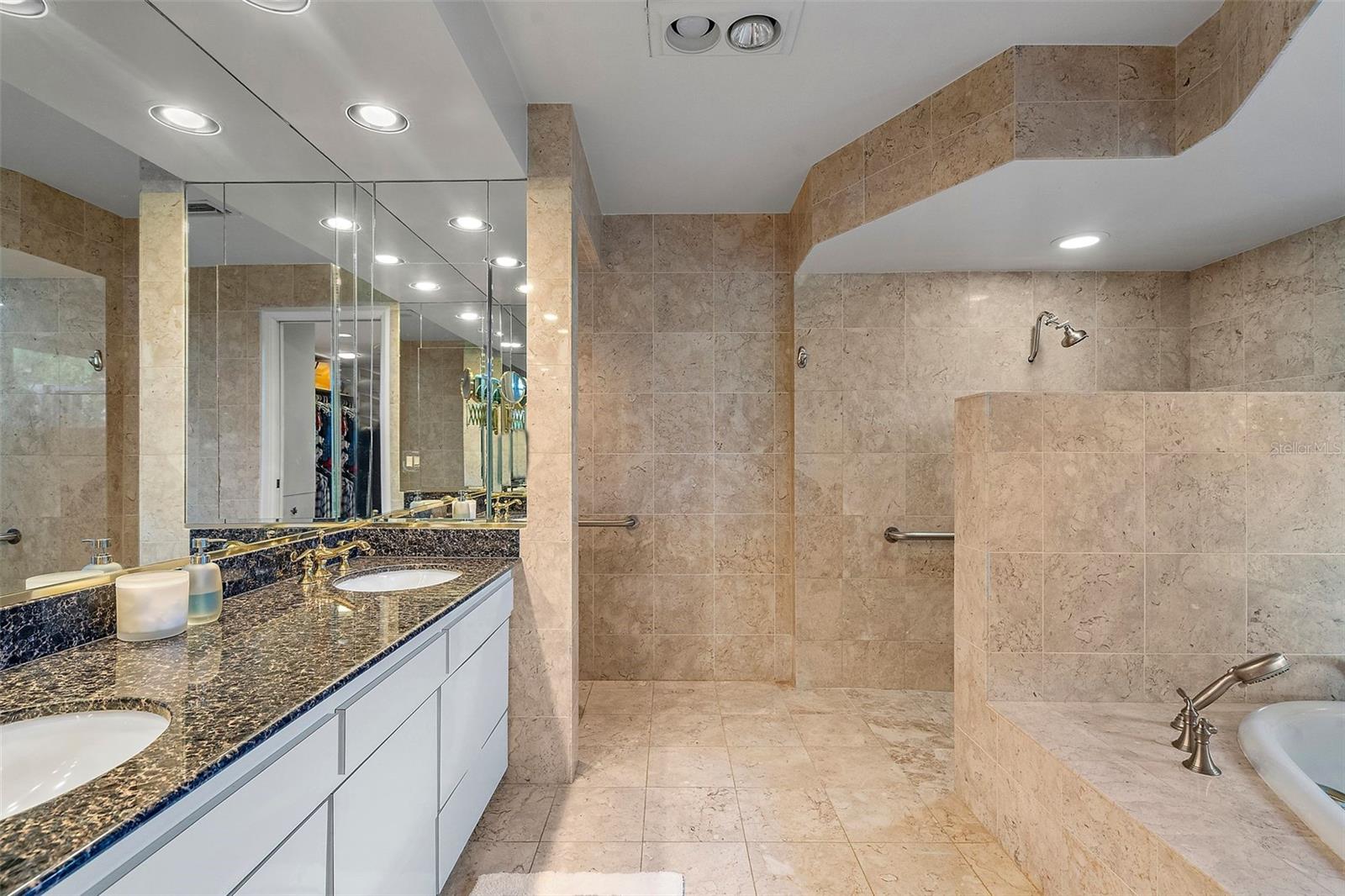 2121 E VINA DEL MAR BLVD