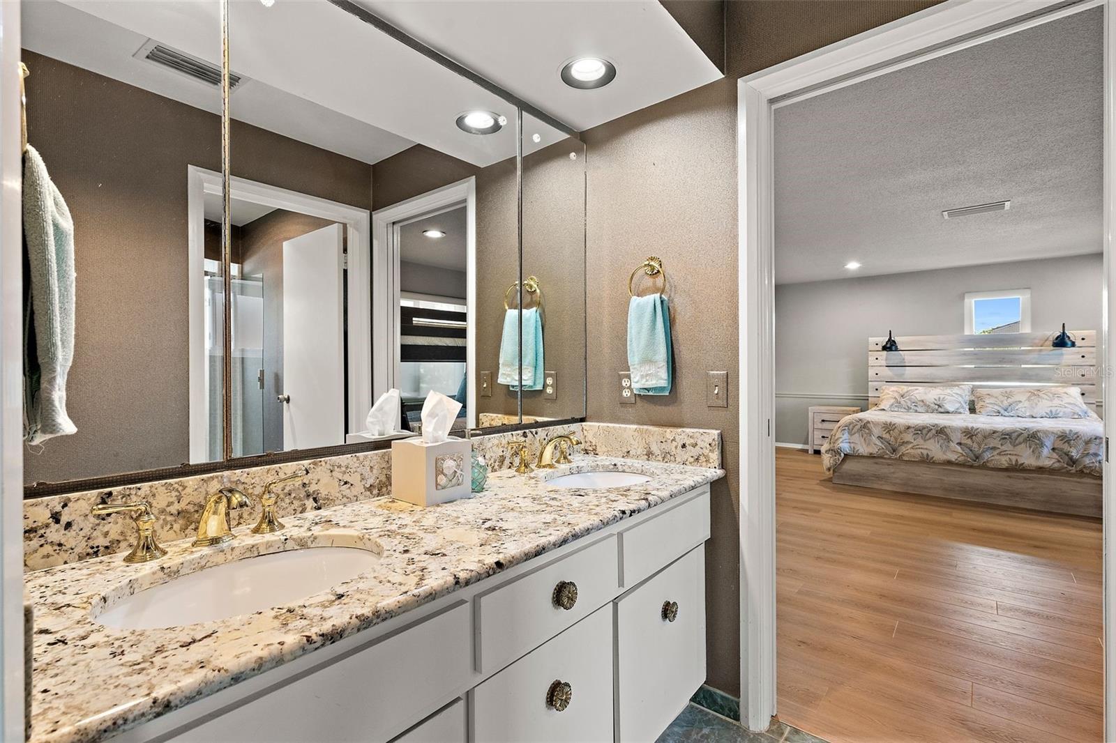 2121 E VINA DEL MAR BLVD