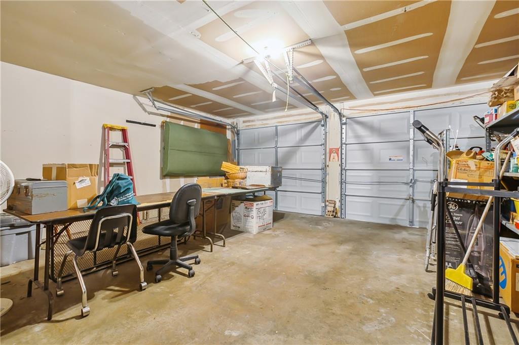 1041 E KINGSWAY Drive