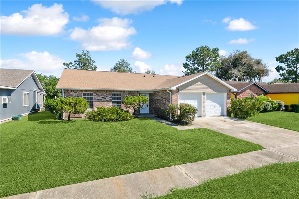 1041 E KINGSWAY Drive