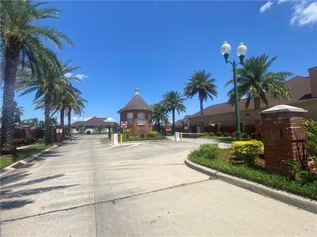 11405 N ST ANDREWS Circle