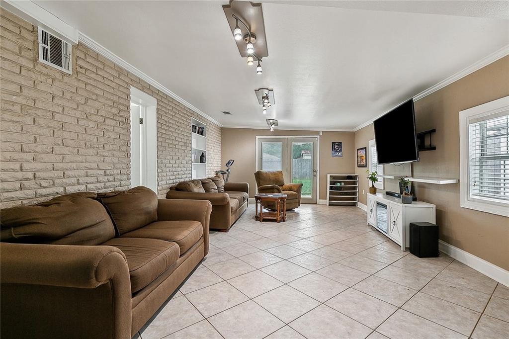 1357 MAPLEWOOD Drive