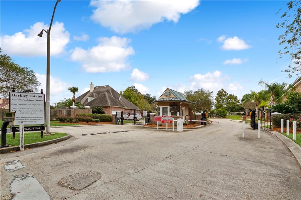 1701 HEATHERWOOD Drive