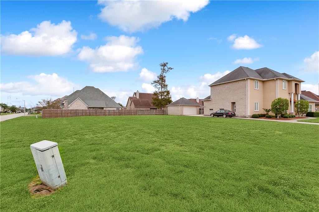 1701 HEATHERWOOD Drive