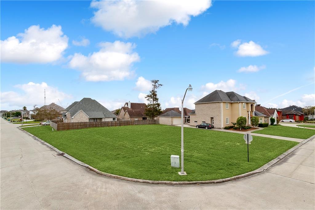 1701 HEATHERWOOD Drive