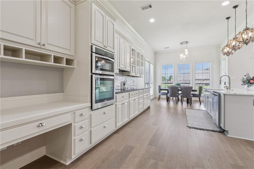 108 PARKVIEW Drive East