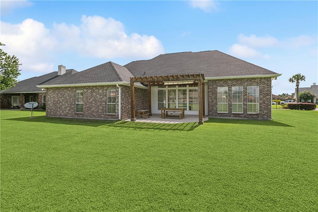 108 PARKVIEW Drive East