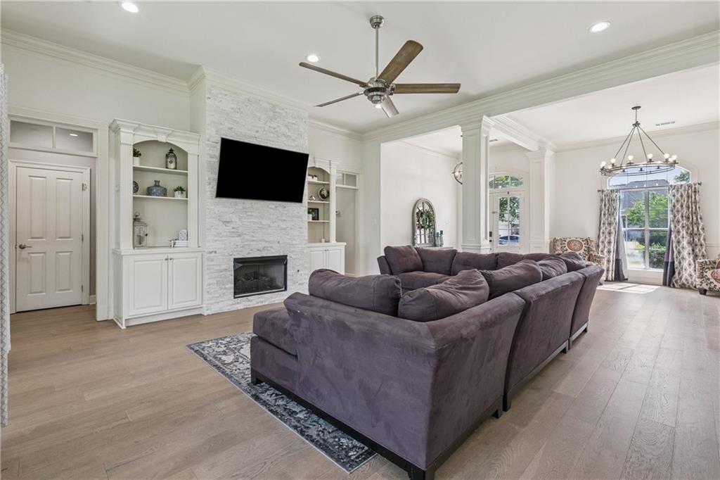 108 PARKVIEW Drive East