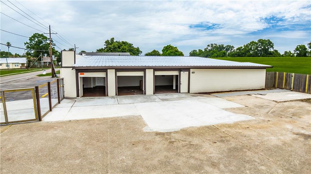 15520 RIVER Road