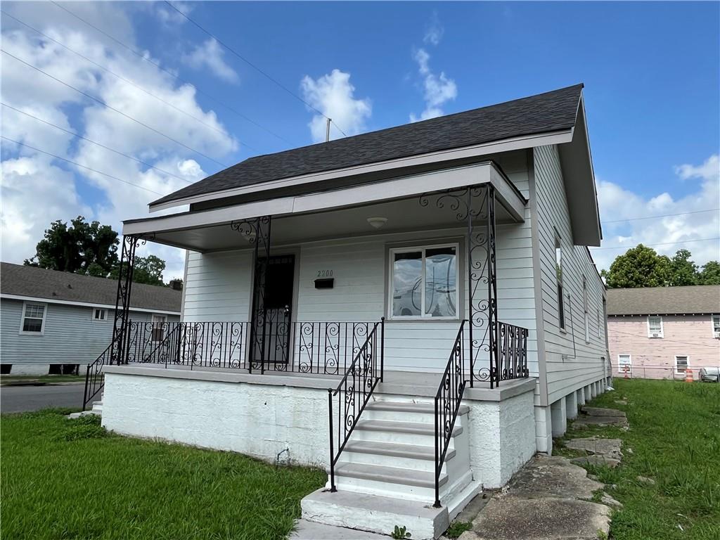 2200 FRANKLIN Avenue