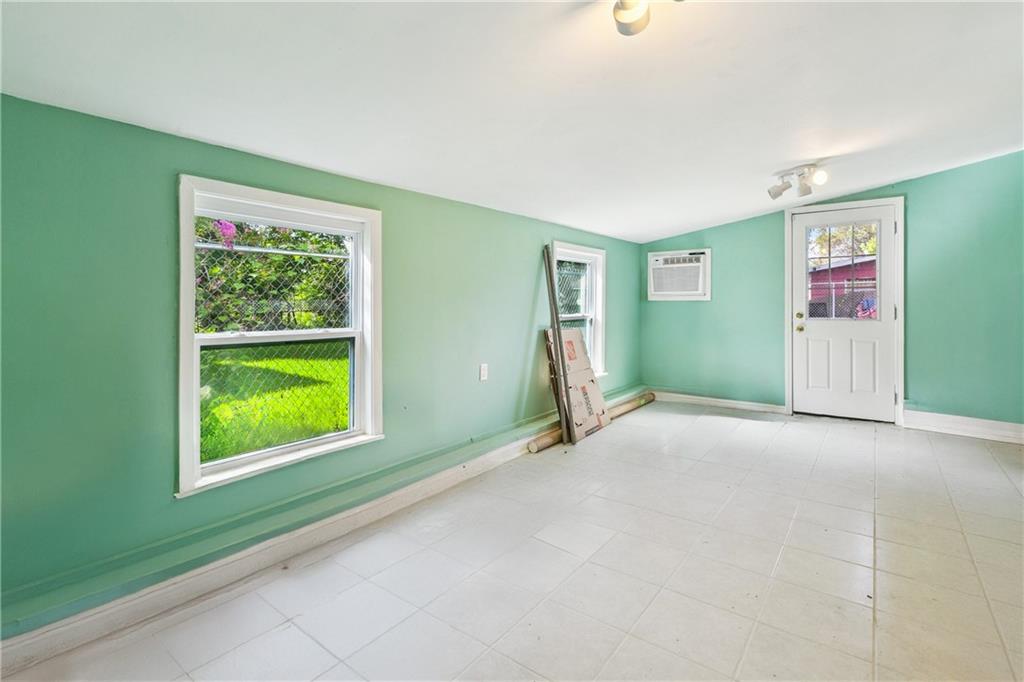 1918 FARMINGTON Place