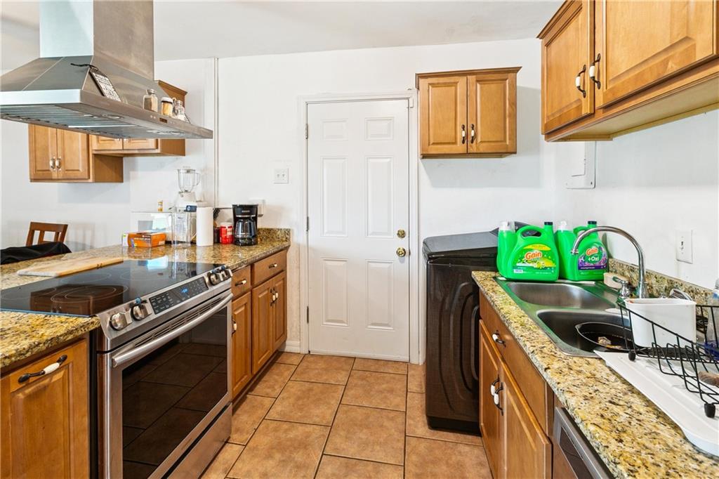 1918 FARMINGTON Place