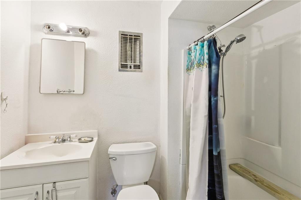 1918 FARMINGTON Place