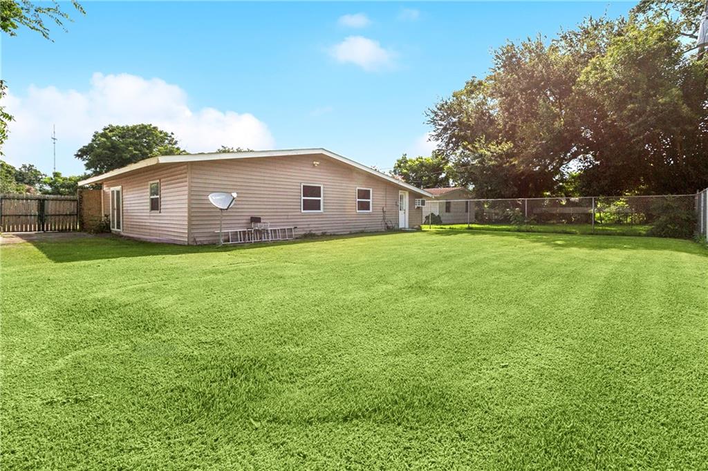 1918 FARMINGTON Place