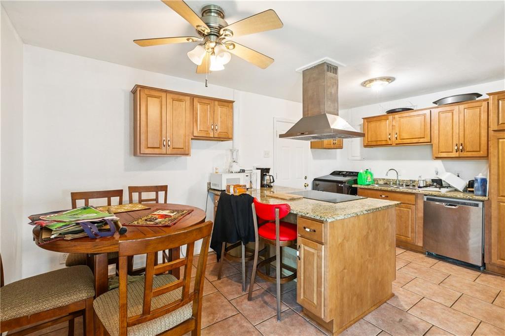 1918 FARMINGTON Place