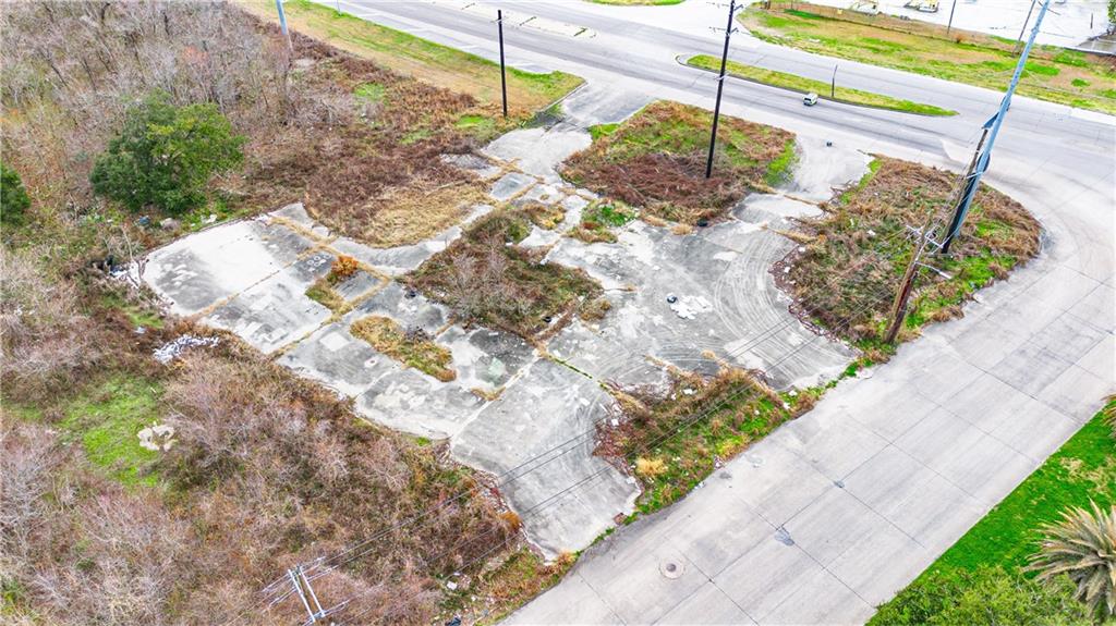 11839 CHEF MENTEUR Highway