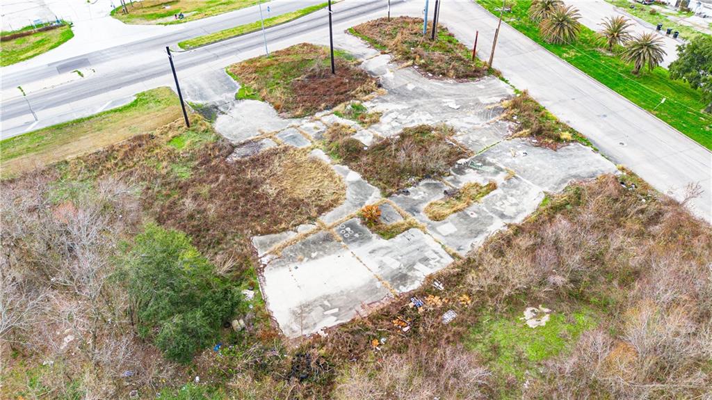 11839 CHEF MENTEUR Highway