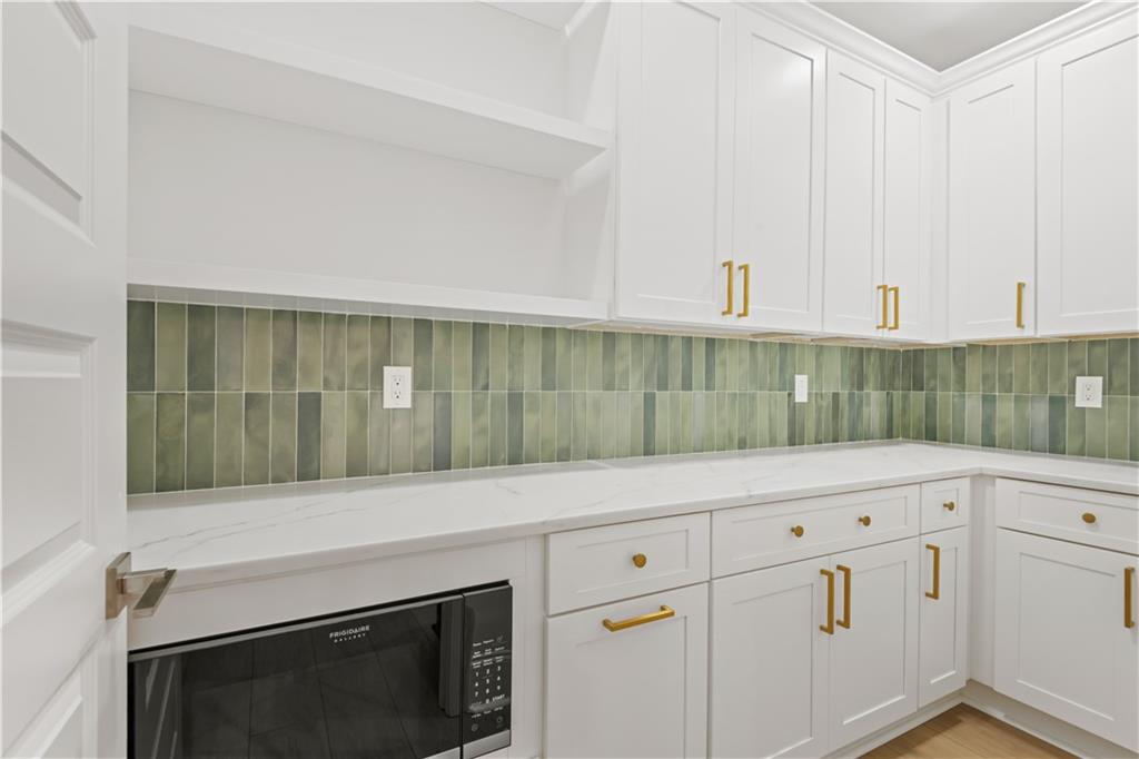 949 HOMESTEAD Avenue