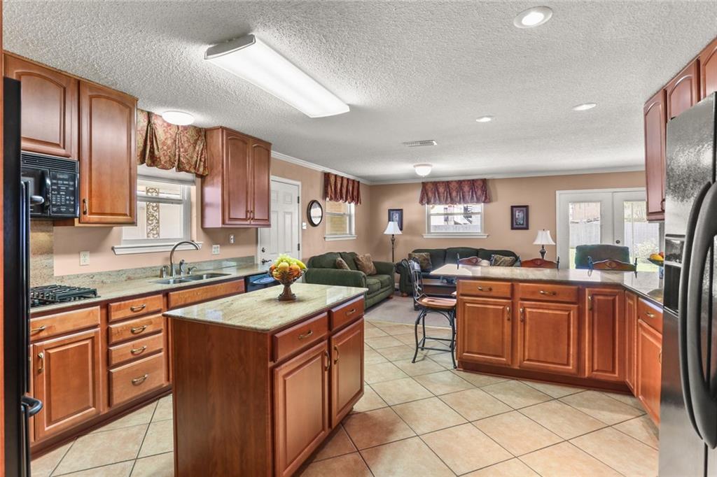 4816 NEWLANDS Street