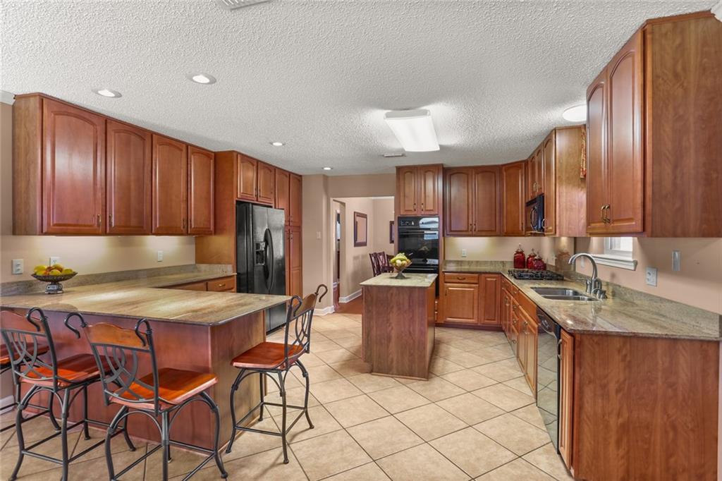 4816 NEWLANDS Street