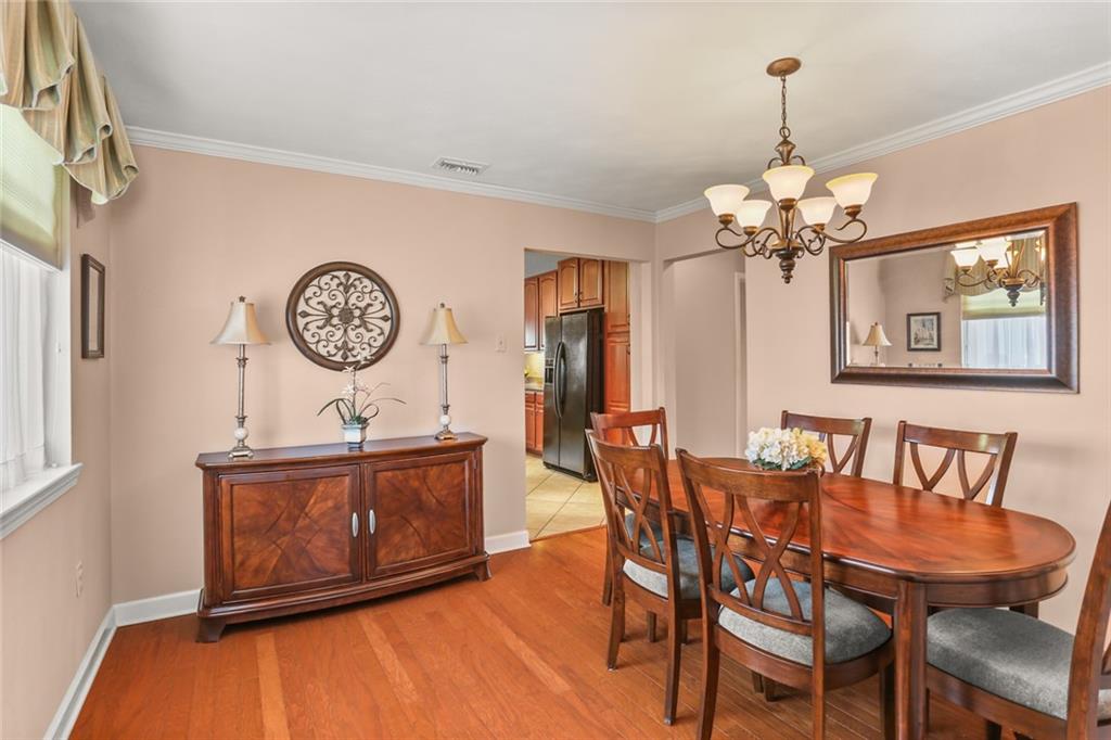 4816 NEWLANDS Street