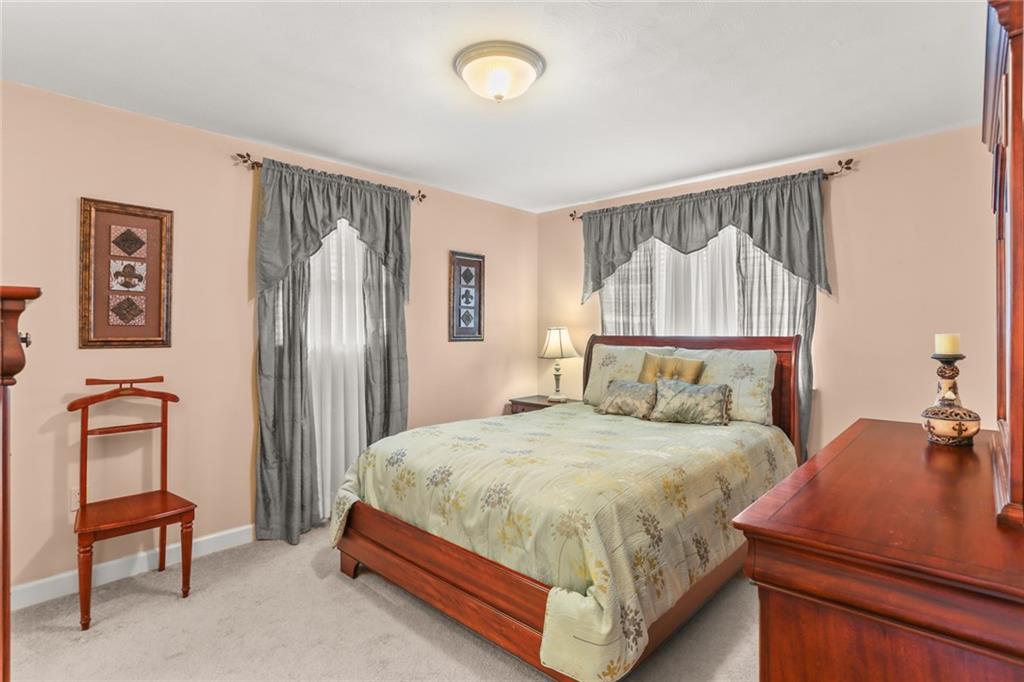 4816 NEWLANDS Street