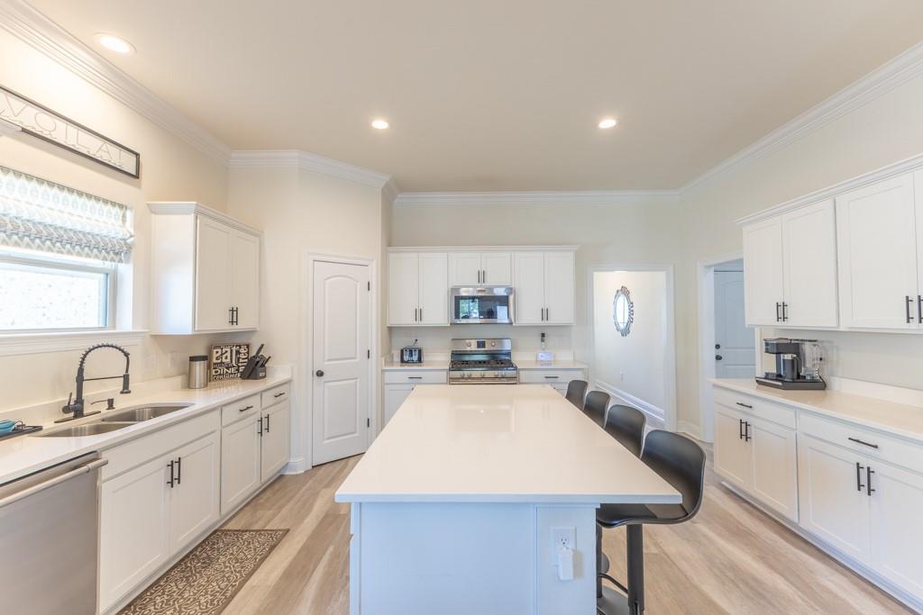 676 RIDGEFIELD Drive