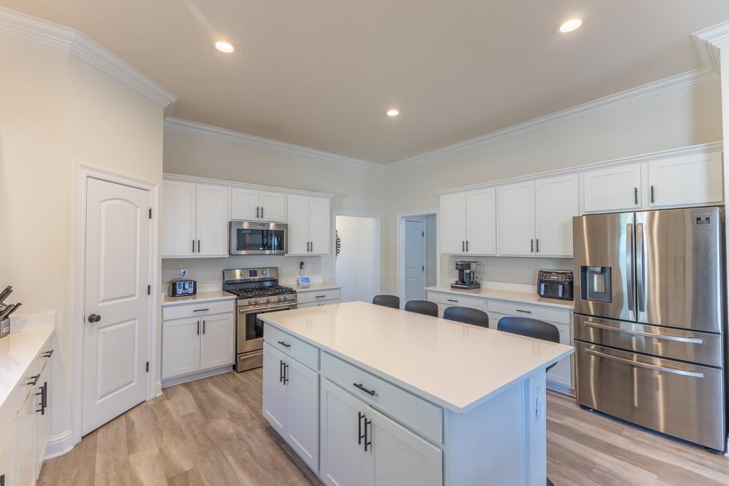 676 RIDGEFIELD Drive