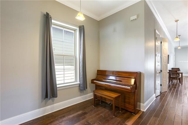 2514 VALENCE Street 2514