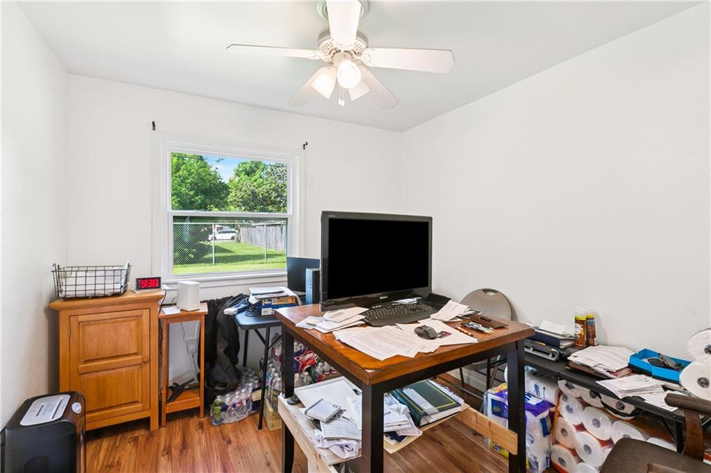 1918 FARMINGTON Place