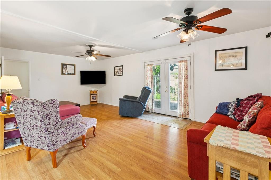 1918 FARMINGTON Place