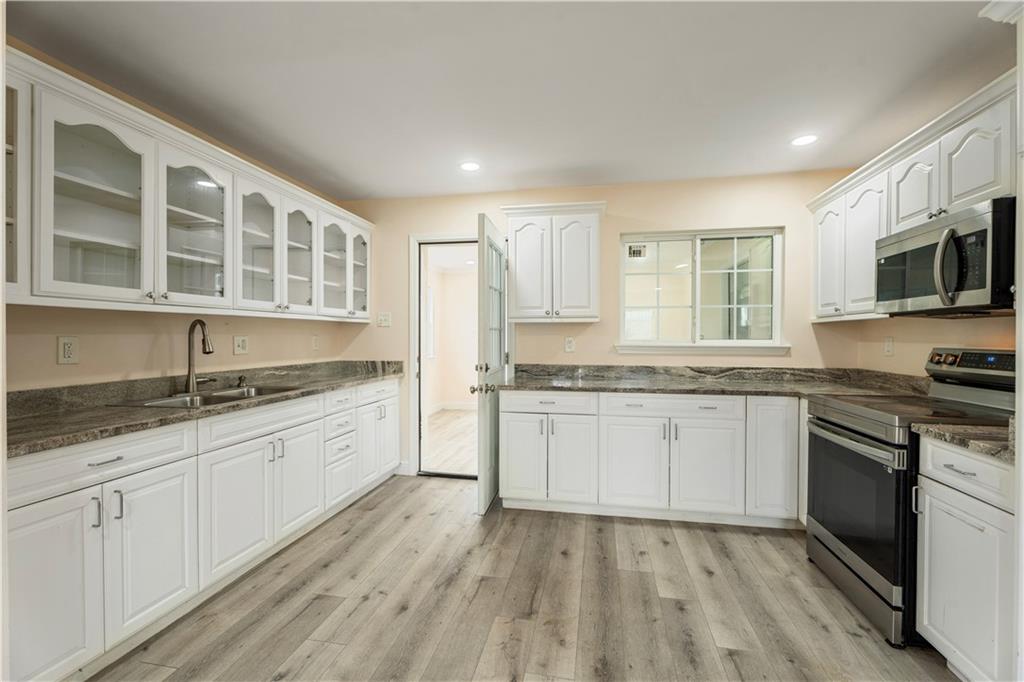 2801 VIRGINIA LEE Drive