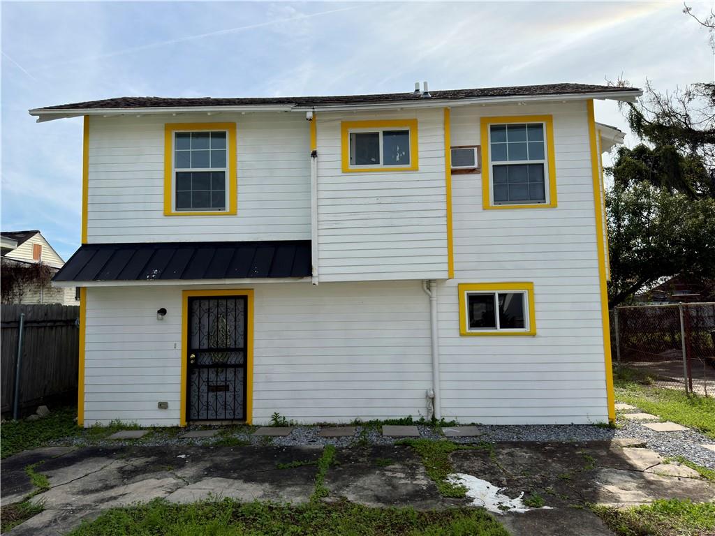 1724 PAUL MORPHY Street