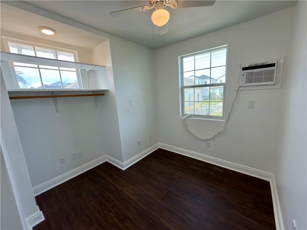 1724 PAUL MORPHY Street