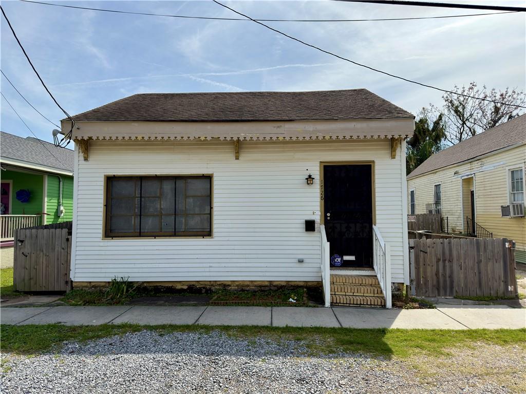 1724 PAUL MORPHY Street