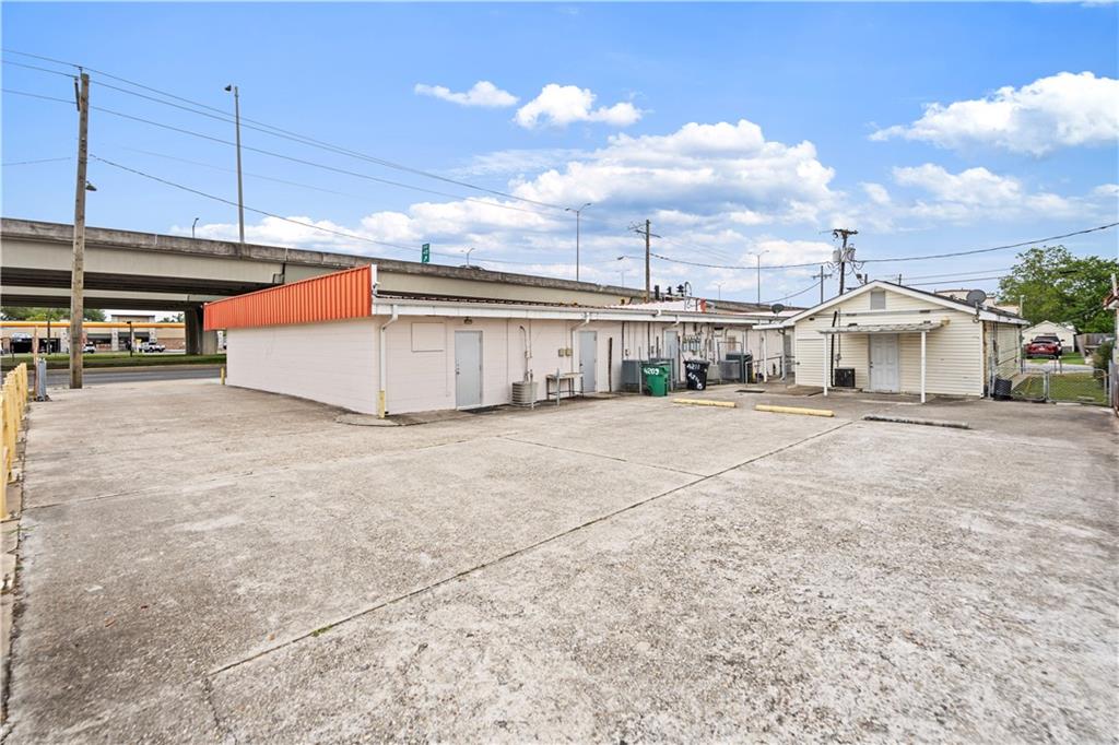 4211 WESTBANK EXPY Highway