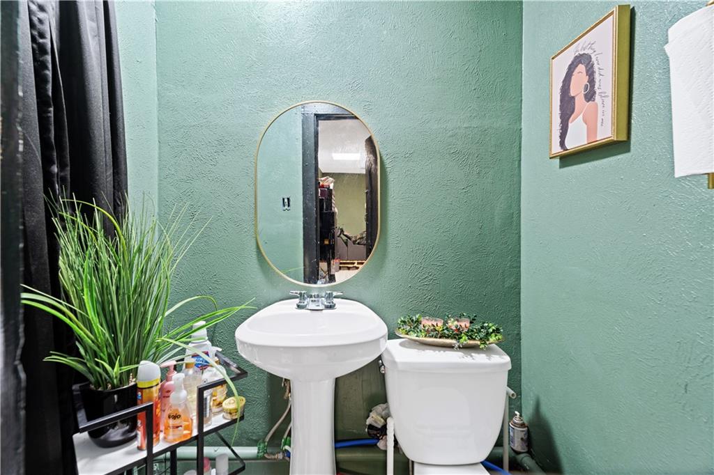 4211 WESTBANK EXPY Highway