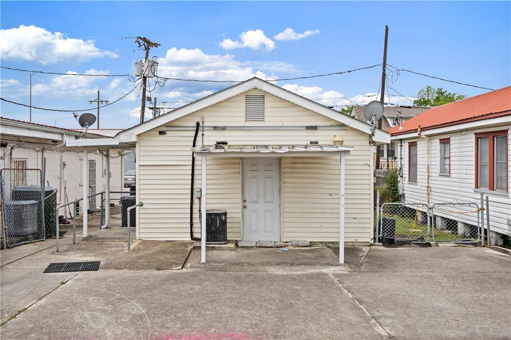 4211 WESTBANK EXPY Highway