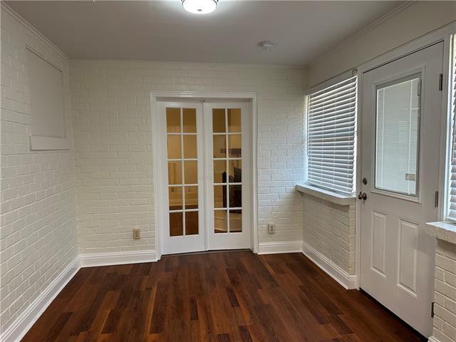 916 MARTIN BEHRMAN Walk