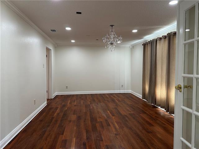 916 MARTIN BEHRMAN Walk