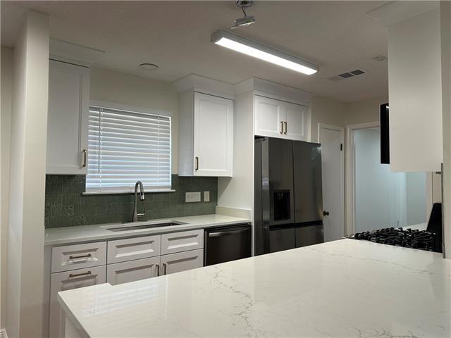 916 MARTIN BEHRMAN Walk