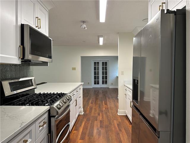 916 MARTIN BEHRMAN Walk