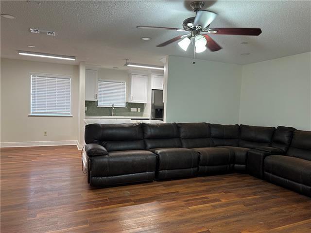 916 MARTIN BEHRMAN Walk