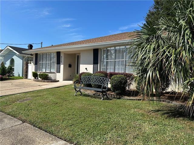 916 MARTIN BEHRMAN Walk