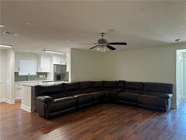 916 MARTIN BEHRMAN Walk